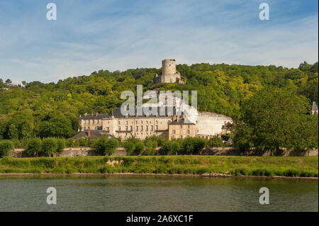 Das Schloss von La Roche-Guyon in das Tal der Seine in der Nähe der Grenze der Île-de-France und die Normandie, Frankreich Stockfoto