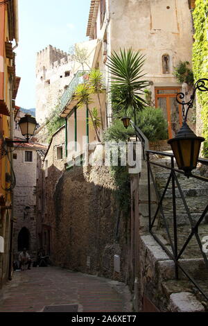 Street Scene im alten Dorf Roquebrune an der Côte d'Azur, Provence, Frankreich Stockfoto