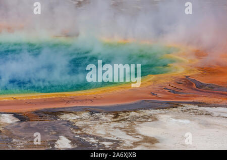 Inspirierende natürlichen Hintergrund. Pools und Geysire im Yellowstone National Park, USA. Stockfoto