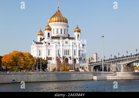 Blick auf die Christ-Erlöser-Kathedrale und die Patriarchale Brücke in der Stadt Moskau, Russland Stockfoto