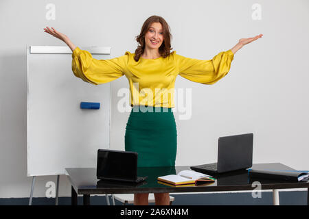 Portrait einer jungen und zufriedene Lehrer Stockfoto