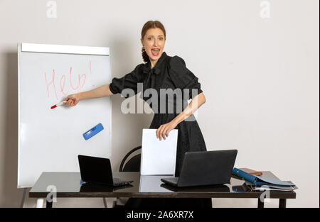 Mädchen Dozent im Büro bittet um Hilfe Stockfoto
