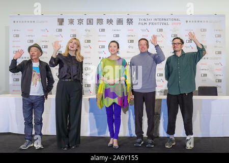 Tokio, Japan. 29 Okt, 2019. Die Mitglieder der Jury Ryuichi Hiroki, Julie Gayet, Zhang Ziyi, Bill Gerber, Michael Noer (von L nach R) posieren für Fotos auf der Pressekonferenz im Rahmen der 32. Tokyo International Film Festival in Tokio, Japan, Oktober 29, 2019. Quelle: Ma Caoran/Xinhua/Alamy leben Nachrichten Stockfoto
