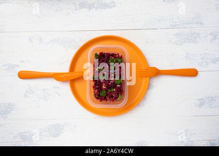 Ein Teil der Vinaigrette in einer Kunststoffbox. Stockfoto