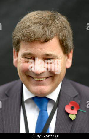 Andrew Bridgen MP (Con: North West Leicestershire) auf College Green, Westminster, Oktober 2019 Stockfoto