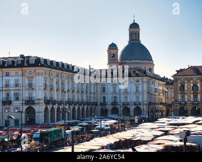 Ansicht der Open-Air-Markt von Porta Palazzo de Turin Stockfoto