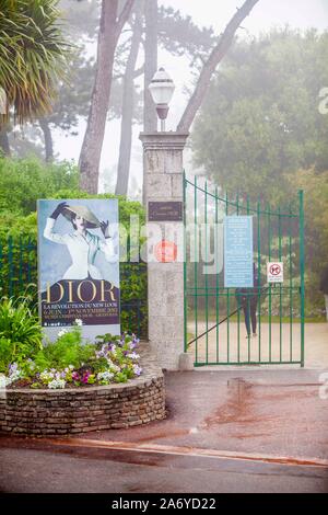 Villa des Modeschöpfers Christian Dior Sterben in Bréville-sur-Mer in der Normandie. Das Ein traumhafter Position über dem Meer gelegene Haus wurde zu einem Muse Stockfoto