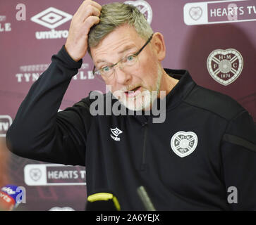 Edinburgh, Großbritannien. 29 Okt, 2019. Oriam Sport Performance Center, Riccarton, Edinburgh, Schottland, Großbritannien. 29 thOct 2019. Herzen Manager Craig Levein wird dargestellt, während der Konferenz für Ladbrokes schottischen Premiership übereinstimmen, weg zu St Johnstone. Quelle: Eric mccowat/Alamy leben Nachrichten Stockfoto