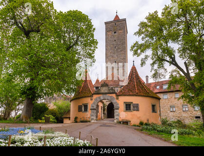 Burg Tor, ein Teil der alten Stadtbefestigung in Rothenburg o.d. Tauber, Bayern, Deutschland, Europa Stockfoto