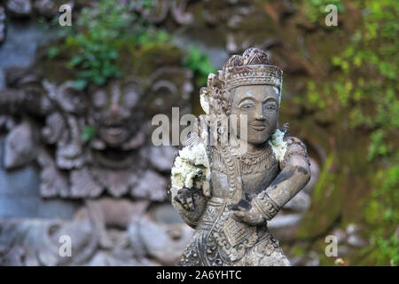 Indonesien, Bali, Nordküste, Sangsit, Schnitzereien im Pura Beji Tempel, Dewi Sri Göttin gewidmet, auf der Suche nach den Reisfeldern Stockfoto