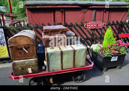 Alte Gepäck, Ingrow KWVR, Station, in Keighley und Worth Valley Railway Stockfoto