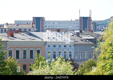 Alte und moderne Wohnhäuser, Rostock, Mecklenburg-Vorpommern, Deutschland ich alte und moderne Wohngebäude, Rostock, Mecklenburg-Vorpommern, 5Mose Stockfoto