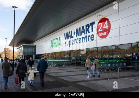 Asa Walmart Supercenter Hyper Market in Swindon, Wiltshire, Großbritannien Stockfoto