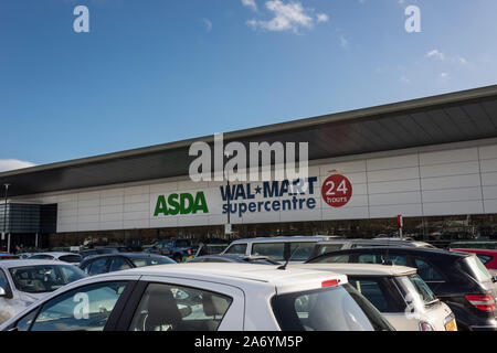 Asa Walmart Supercenter Hyper Market in Swindon, Wiltshire, Großbritannien Stockfoto