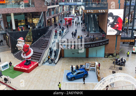 Catbot Zirkus Einkaufszentrum während des Weihnachtsgeschäftes, Bristol, Großbritannien Stockfoto
