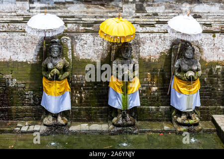 Heiligen Quellwasser in Goa Gajah Tempel oder auch als Elefant Höhle in Sukawati Bezirk Bali, Indonesien bekannt Stockfoto