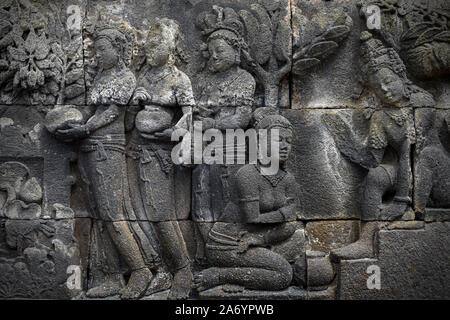 Die bas-relief am Borobudur Tempel im Zentrum der Provinz Java, Indonesien. Stockfoto