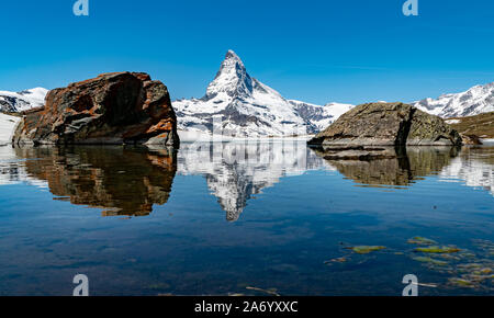 Panorama von Osten und Norden Gesichter des Matterhorns in Zermatt, Schweiz im Sommer. Stockfoto