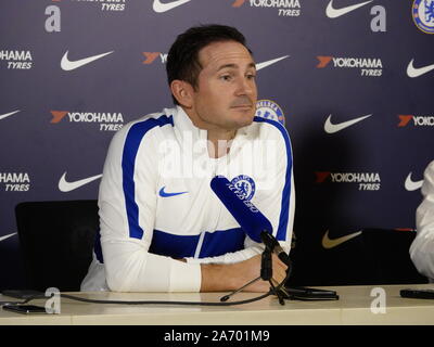 Cobham, Surrey, Großbritannien. 29 Okt, 2019. Frank Lampard, Manager des Chelsea Football Club, spricht mit den Medien über die Morgige Carabao Cup vierte runde Spiel gegen Manchester United an der Stamford Bridge. Credit: Motofoto/Alamy leben Nachrichten Stockfoto