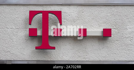 BONN, Deutschland - ca. August 2019: Deutsche Telekom unterzeichnen Stockfoto