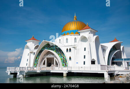 Malakka, Malaysia, Oktober, 14,2019 Masjid Selat in Malacca Erbe der Stadt von Malaysia Stockfoto