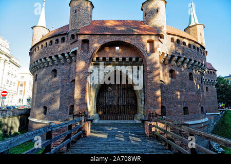 Krakau, Polen. 18 August, 2019. Barbican (Krakau Barbakan Krakowski) in der Altstadt von Krakau, Polen. Stockfoto