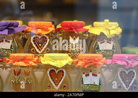 Bratislava, Slowakei - Oct 23, 2019 - Mondieu Kuchen, Geschenke, Altstadt - Street Fotografie - Credit Ilona Barna BIPHOTONEWS, Alamy Stockfoto