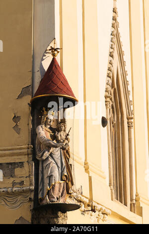 Bratislava, Slowakei - Oct 23, 2019 - Mondieu Kuchen, Geschenke, Altstadt - Street Fotografie - Credit Ilona Barna BIPHOTONEWS, Alamy Stockfoto