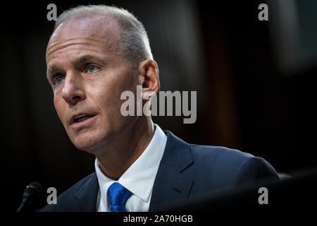 Washington, United States. 29 Okt, 2019. Dennis Muilenburg, CEO von Boeing, bezeugt, während der Senat Handel, Wissenschaft und Verkehr Ausschuss Anhörung über die Sicherheit und die Zukunft der Boeing 737 MAX auf dem Capitol Hill am Dienstag, Oktober 29, 2019 in Washington, DC. Die Anhörung wird am Jahrestag der Lion Air 737 Max Absturz, der 189 Menschen kurz nach dem Start in von Jakarta, Indonesien getötet wurden. Foto von Pete Marovich/UPI Quelle: UPI/Alamy leben Nachrichten Stockfoto