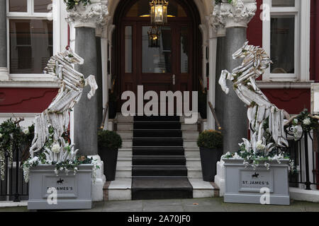 St. James's Hotel & Club Mayfair, London, SW1, Außen 2019 Oktober Stockfoto