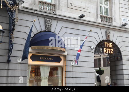 Seite des Ritz Hotel in Arlington Street, Mayfair, London Stockfoto