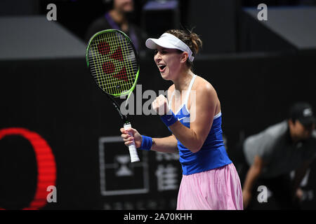 Shenzhen, Guangdong Provinz Chinas. 29 Okt, 2019. Belinda Bencic der Schweiz feiert gewinnen singles Frauen round robin Match gegen Petra Kvitova der tschechischen Republik auf der WTA finale Tennis Turnier in Shenzhen in der Provinz Guangdong im Süden Chinas, Okt. 29, 2019. Credit: Liang Xu/Xinhua/Alamy leben Nachrichten Stockfoto