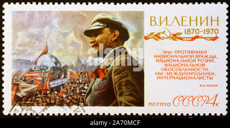 Lenin und Masse auf Vintage russische Briefmarke Stockfoto