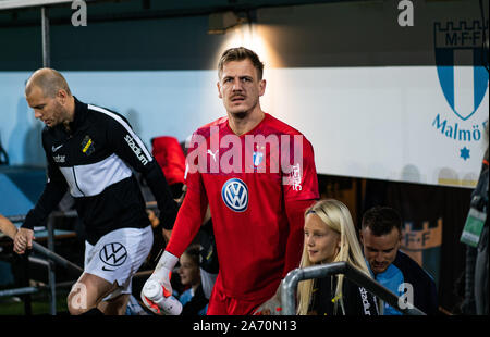 Malmö, Schweden. 28 Okt, 2019. Johan Dahlin von Malmö FF in die Tonhöhe für die allsvenskan Match zwischen Malmö FF und AIK Stockholm in Malmö Neues Stadion in Malmö. (Foto: Gonzales Foto/Alamy leben Nachrichten Stockfoto