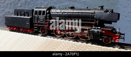 Märklin H0 23014 Dampflokomotive (Modell der Baureihe 23 der Deutschen Bundesbahn); Spielzeug-Lok von 1957 Stockfoto