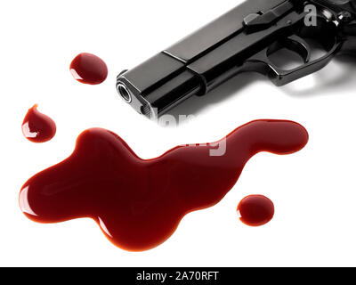 Gewehr und Blut spritzt auf weißem Hintergrund Stockfoto