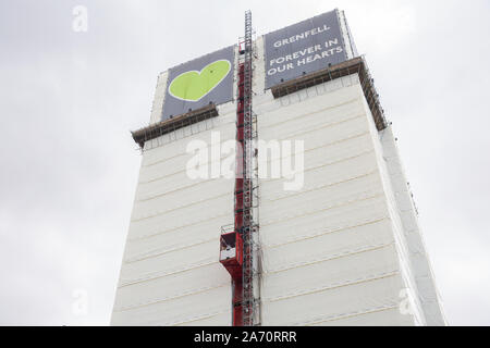 London, Großbritannien. 29. Oktober, 2019. Grenfell Tower. Ein viel - verzögerte öffentliche Untersuchung Bericht in die Grenfell Turm Katastrophe, die 72 Menschen getötet wurde heute für seine Betonung auf Kritik an der Londoner Feuerwehr kritisiert. Credit: Mark Kerrison/Alamy leben Nachrichten Stockfoto