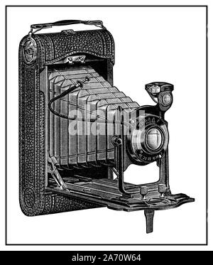 Faltenbalg des Jahrgang 1900 Kamera Katalog Seite ausschnittkomponenten Werbung für Conley Kameras: Das Modell C Conley Rollfilm Kamera von $ 18,85 $ 33.55. Die Abbildung von 1916 Sears, Roebuck und Co. Katalog. Stockfoto