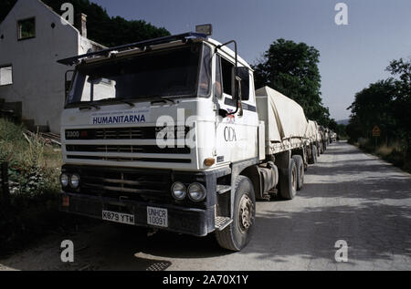 5. Juli 1993 während des Krieges in Bosnien: ein ODA (Übersee Developmant Agentur) Konvoi von Lkw, montiert auf der Route Diamond, nördlich von Gornji Vakuf. Stockfoto