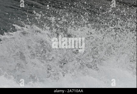 Hintergrund einer Spray von Wasser- und Wassertröpfchen in der Jet Boot links Stockfoto