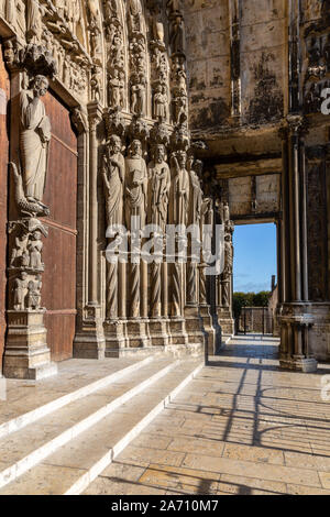 Die Kathedrale von Chartres, die auch als die Kathedrale Unserer Lieben Frau von Chartres, Frankreich bekannt Stockfoto