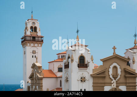 Teneriffa, Spanien - August 2019: Schöne alte Kirche, der Basilika von Candelaria auf Teneriffa, Kanaren, Spanien Stockfoto