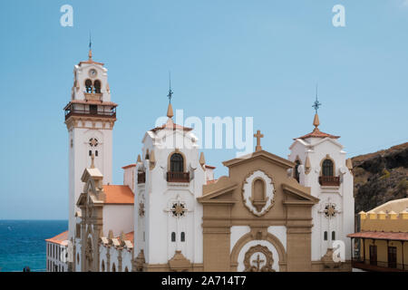 Teneriffa, Spanien - August 2019: Schöne alte Kirche, der Basilika von Candelaria auf Teneriffa, Kanaren, Spanien Stockfoto