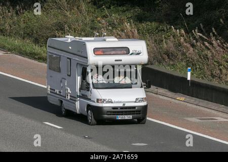 Fiat Lunar roadstar Wohnmobil Wohnmobile Reisemobil Wohnmobil Reisen auf der Autobahn M6 in der Nähe von Preston in Lancashire, Großbritannien Stockfoto