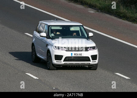 REA 6 E 2019 Land Rover R Rover Sport HSE-Dyn Sdv 6 Diesel fahren auf der Autobahn M6 in der Nähe von Preston in Lancashire, Großbritannien Stockfoto