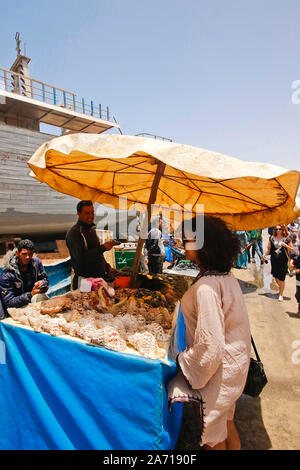Street Stall im Hafen von Essaouira. Marokko Stockfoto
