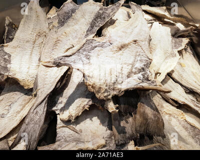 Haufen getrockneter Stockfisch Stockfoto