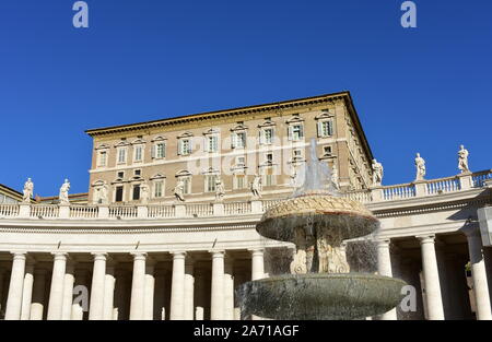 Päpstlichen Apartments, Apostolischen Palast von der Piazza San Pietro in der Vatikanstadt. Rom, Italien. Stockfoto
