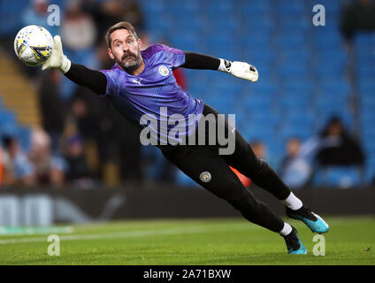 Manchester City Torhüter Scott Carson Aufwärmen vor dem carabao Schale, Vierte Runde am Etihad Stadium, Manchester. Stockfoto