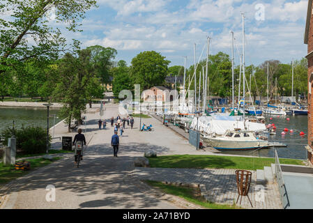 Sommer Schweden Stadt, Ansicht im Sommer die Kastellholmsbron Brücke, die Brücke, die die Insel Skeppsholmen und Kastellholmen im Zentrum von Stockholm. Stockfoto